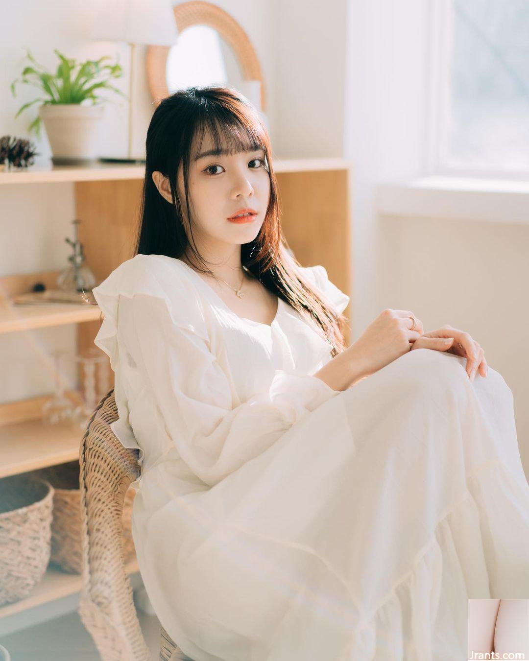 Cô gái tóc dài “Xi Xi” có dáng người thanh mảnh, dịu dàng và đầy những bức hình bắt mắt (10P) - Ảnh 8