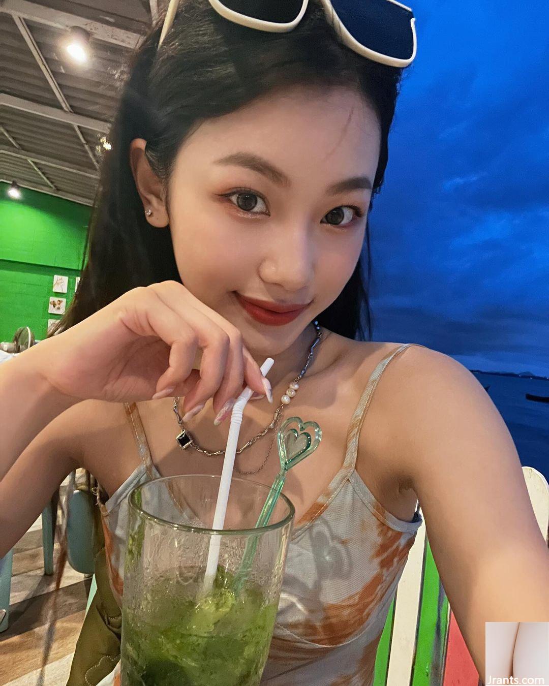 Hot girl “Li Yun” sở hữu làn da hồng hào, để lộ gương mặt dễ thương và vóc dáng dữ tợn (10P) - Ảnh 2