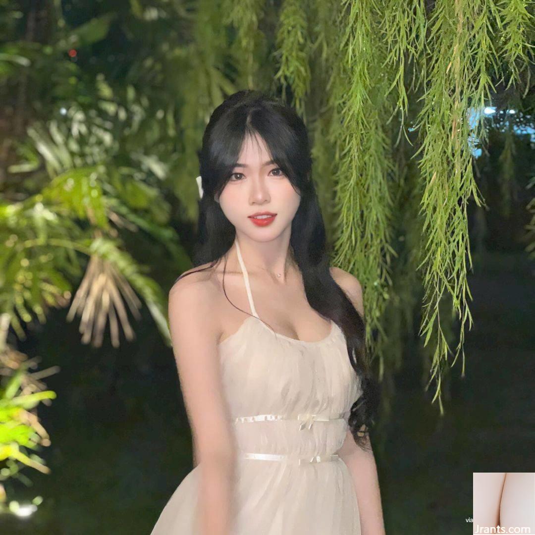 Gái Malaysia vui chơi công viên nước, trang phục xuyên thấu quá bắt mắt - Ảnh 8