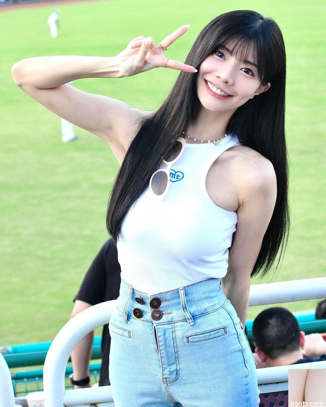 MC cổ vũ chính trực nhất “Lin Airong” trong bộ ảnh xinh đẹp với vẻ mặt mờ mịt đến mức oi bức (10P) - Ảnh 6