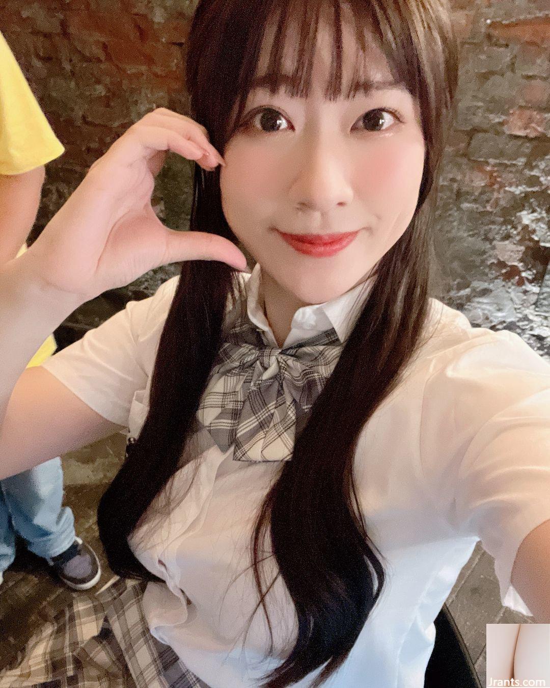 “Qiuqiu MiKa” có bộ ngực tròn đẹp nhưng nặng đến mức sắp lòi ra ngoài (10P) - Ảnh 4