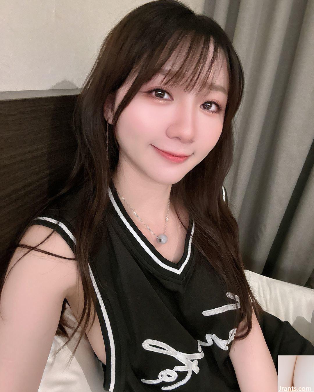 “Zi Miao Koneko” có làn da trắng, siêu mịn, sữa mềm và ngon gần như tràn ra ngoài (10P - Ảnh 4