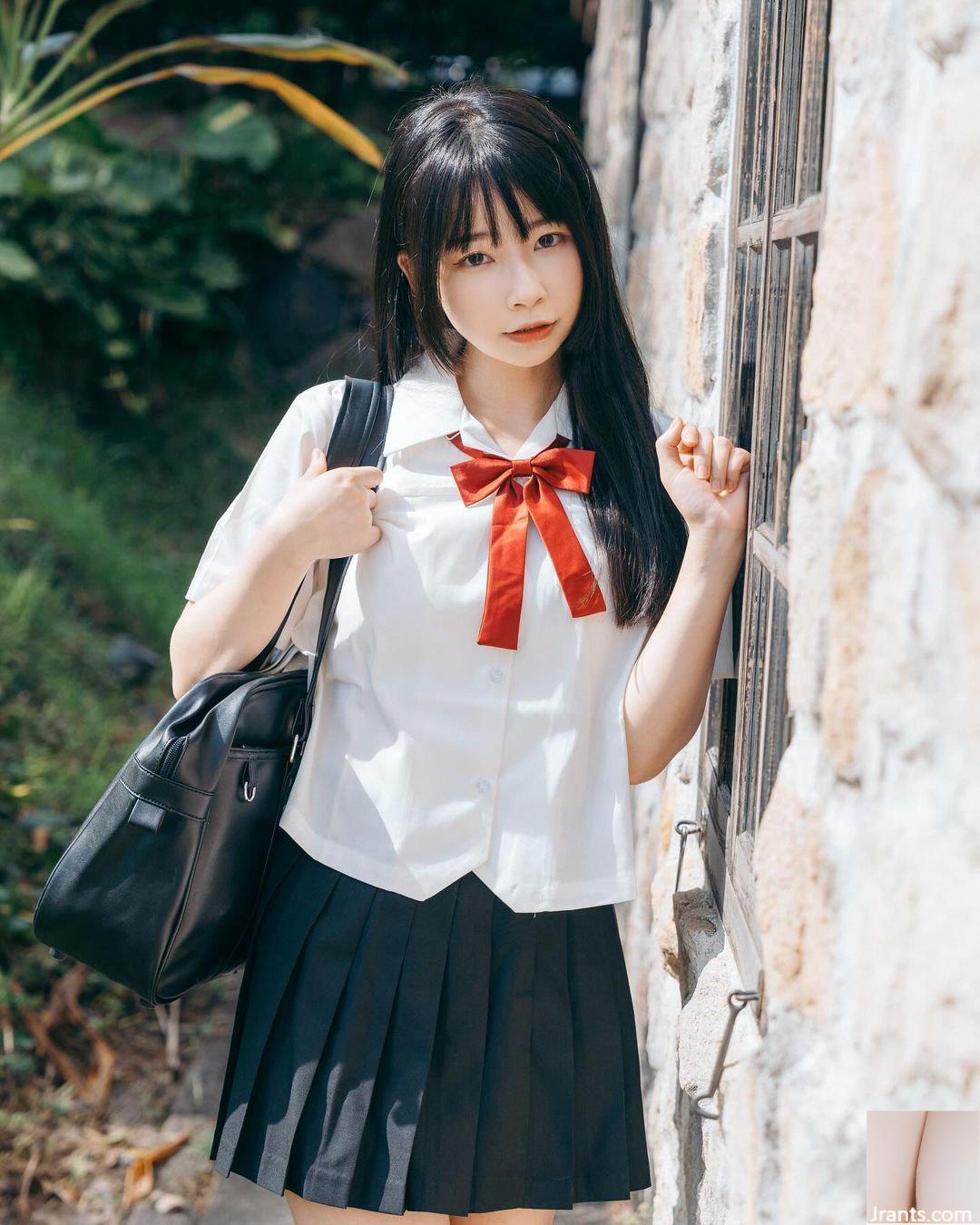 Cô gái xinh đẹp “Chen QQ” có khuôn mặt ngọt ngào và đường cong đầy đặn siêu bắt mắt (10P) - Ảnh 2