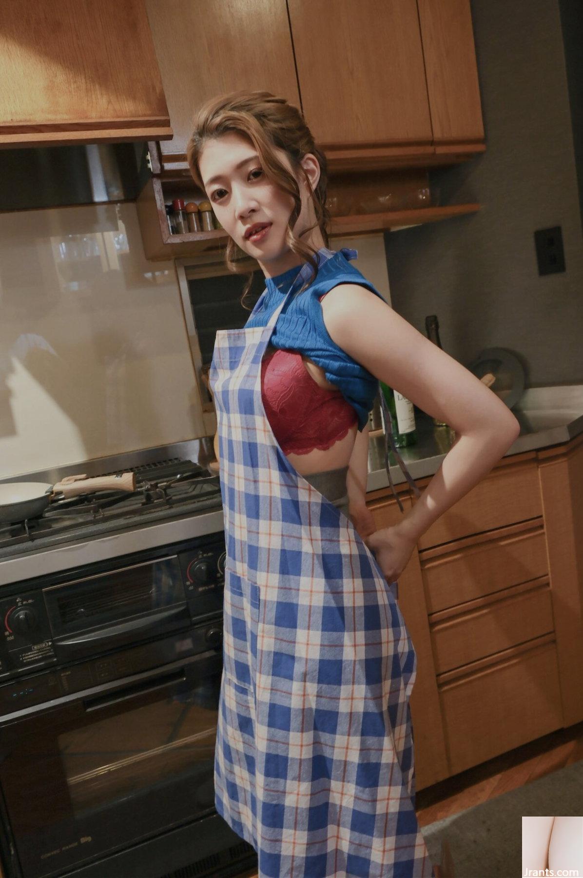 Bộ sưu tập ảnh khỏa thân của Minaho Ariga: Chị gái cởi tạp dề trong bếp (98P) - Ảnh 9