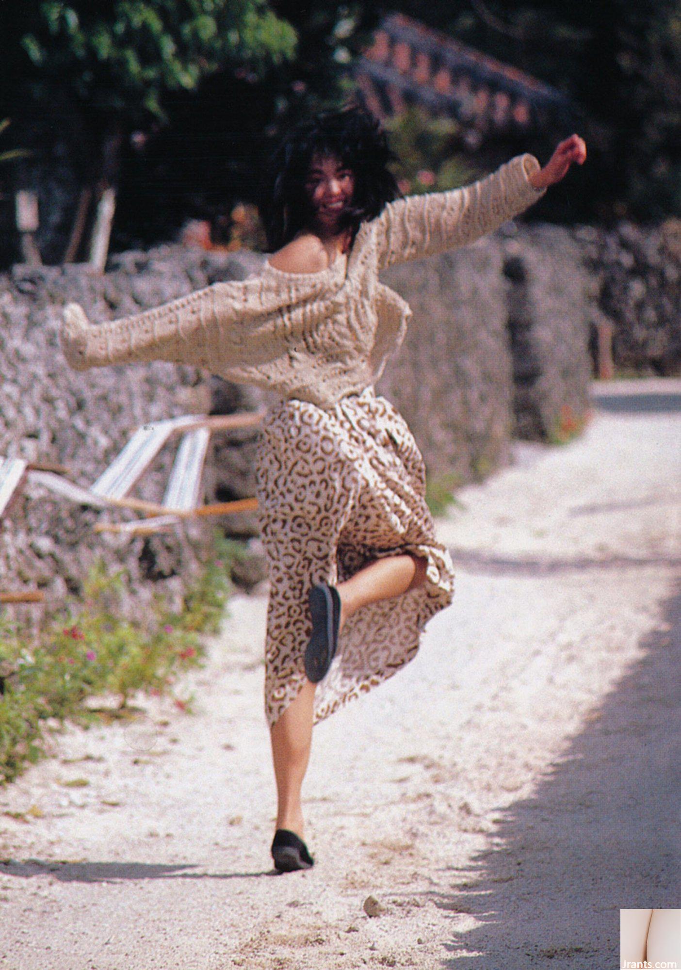 Tsuko Yamamoto & Isako Washio (Ảnh) 《Mùa hè của Isako, Mùa đông của Tsuko》(1986-05-20) (89P) - Ảnh 11