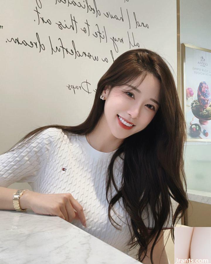 Cô gái xinh đẹp “Du Shanshan” có đường cong duyên dáng và đôi mắt điện quyến rũ khiến người ta ngứa ngáy (10P)