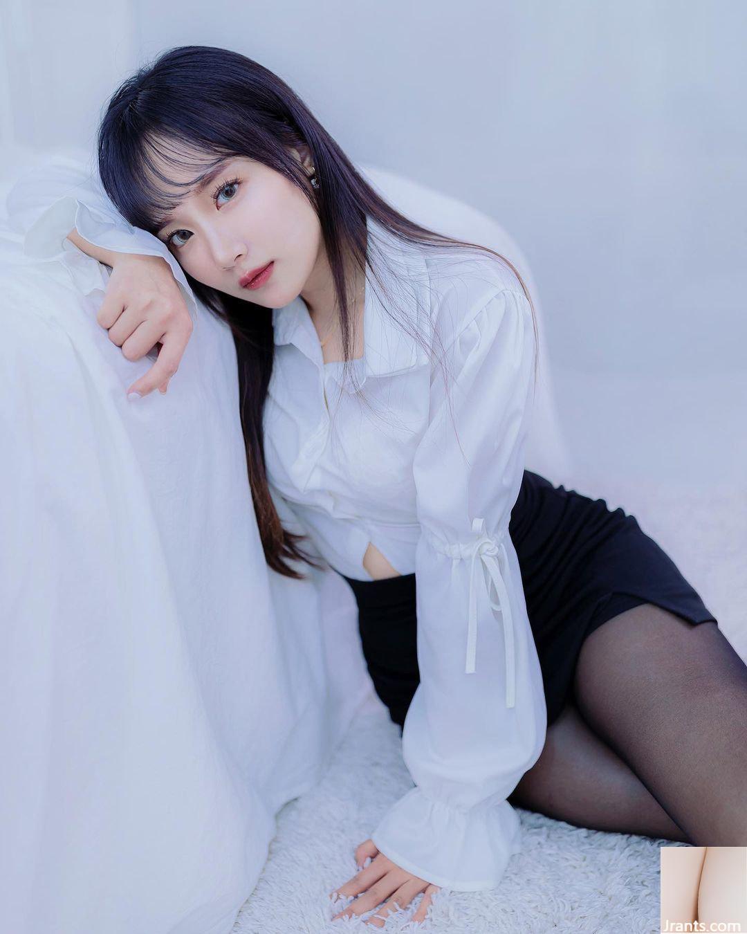 Bộ ảnh xinh đẹp của cô nàng cầu lông “Xiaopi” khiến dân tình không thể rời mắt khỏi những đường cong cơ thể bạo lực (10P)