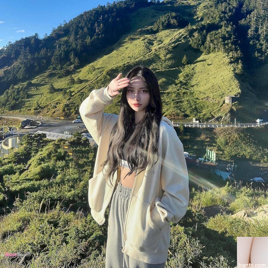 Gái xinh tóc dài tươi tắn, bikini trắng sáng tỏa sáng trên bãi biển - Ảnh 10