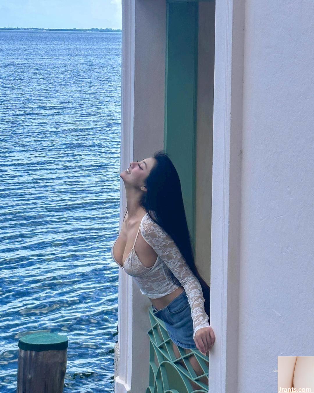 Gái xinh du học Mỹ khiến cư dân mạng không chịu nổi việc sử dụng máy tính trên giường - Ảnh 2