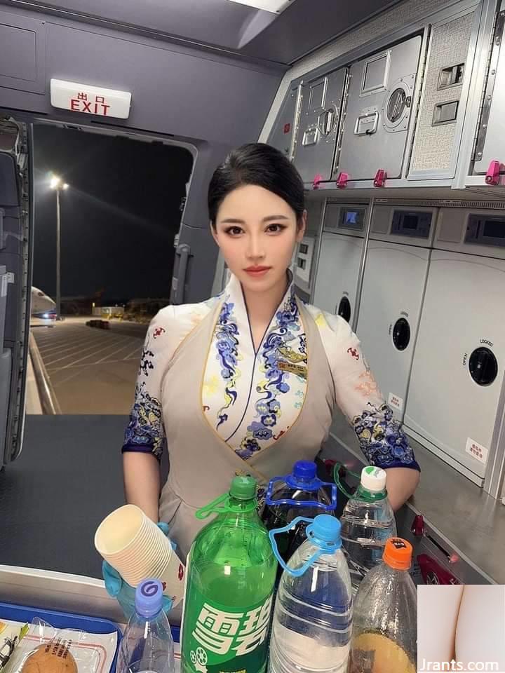 Tiếp viên selfie - Ảnh 10