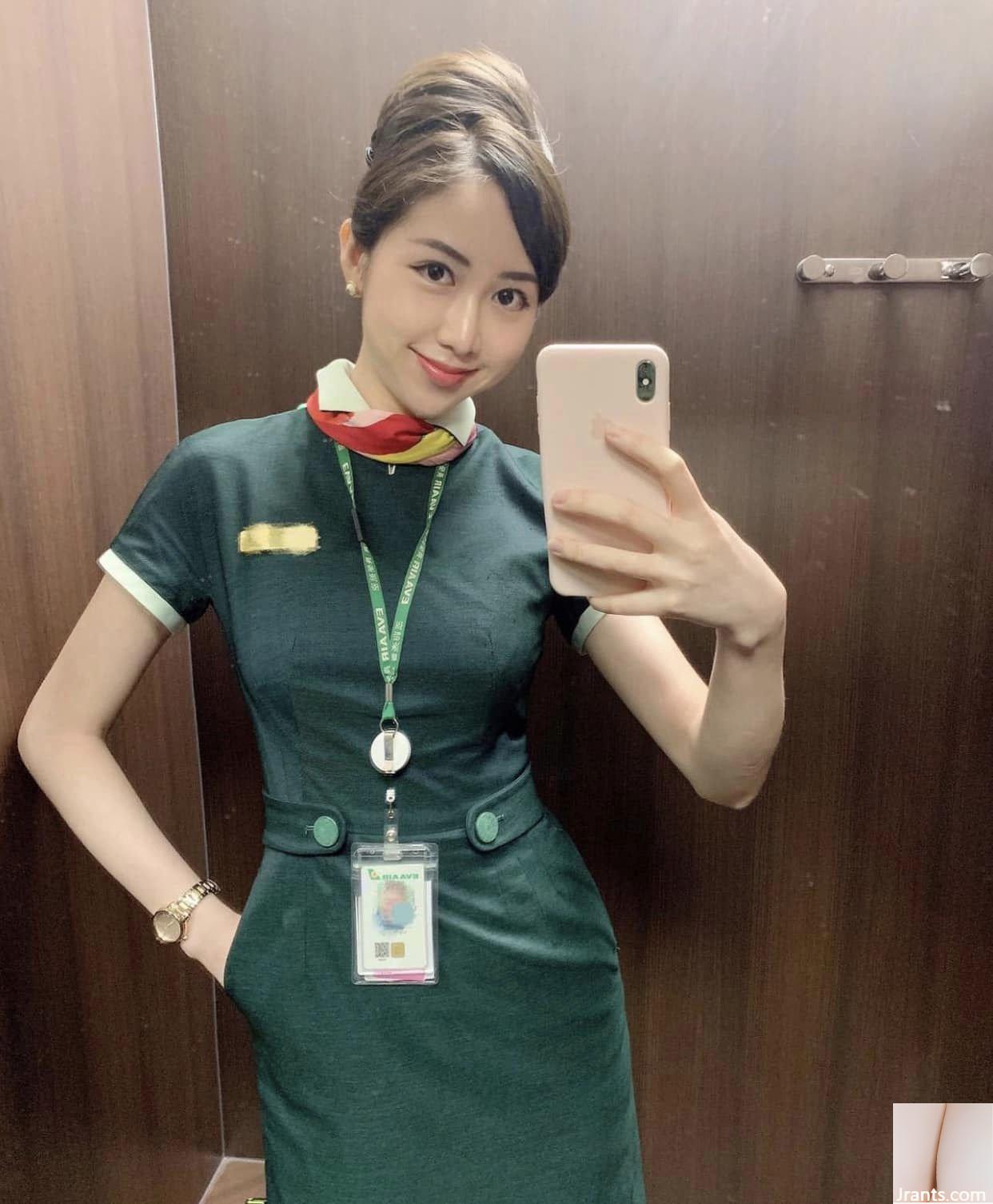 Tiếp viên selfie - Ảnh 2