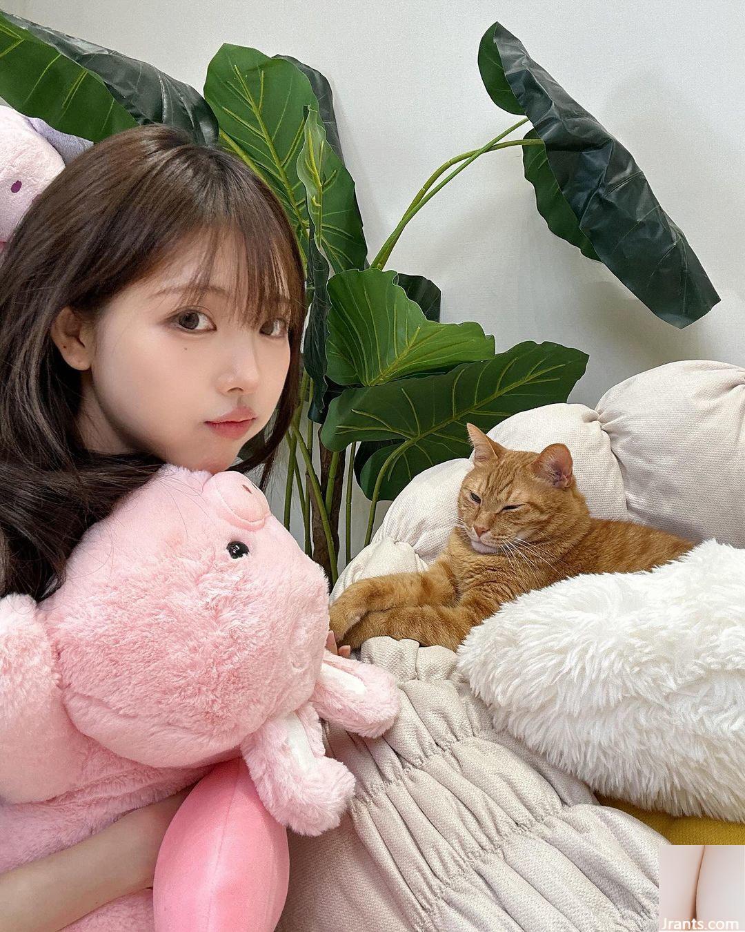 Cô gái gợi cảm “Zhao Rabbit” cười rất ngon và khoe đường cong hoàn hảo (10P) - Ảnh 8