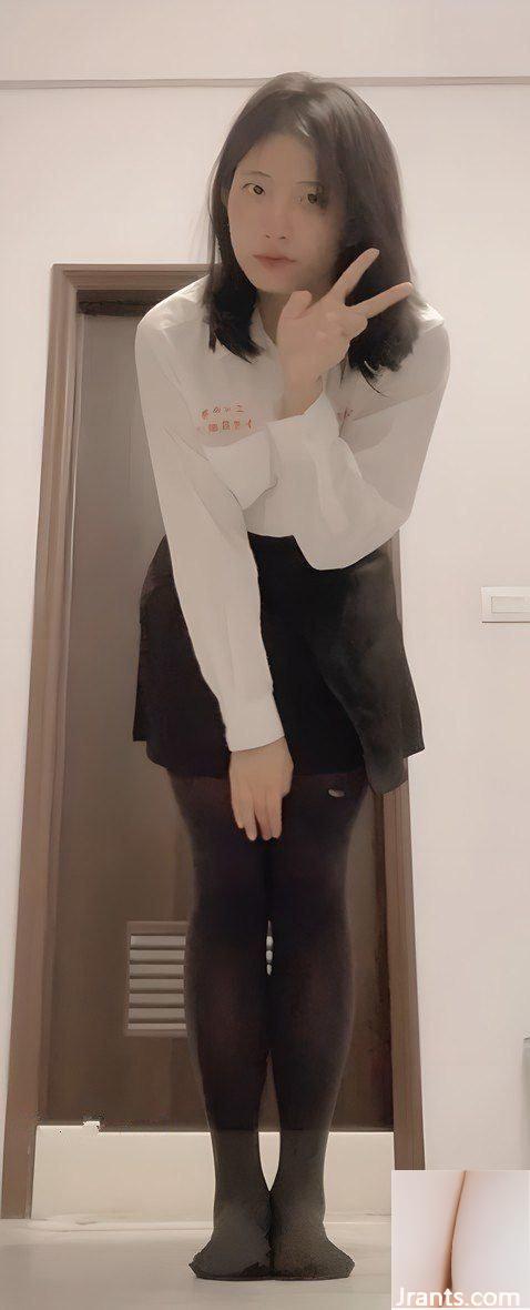 Người đẹp cổ trắng OL chụp ảnh riêng tư! (33P) - Ảnh 2