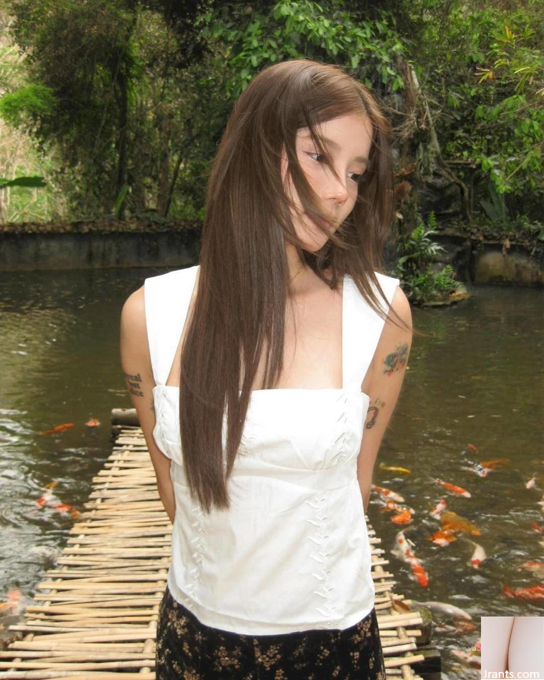 Cô gái xinh đẹp với mái tóc dài trên bãi biển - Ảnh 4