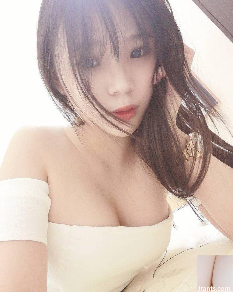 Chiếc điện thoại cũ siêu đắt mua trên mạng có một cô gái xinh đẹp chụp ảnh selfie bên trong ~ giá hời (15P) - Ảnh 4