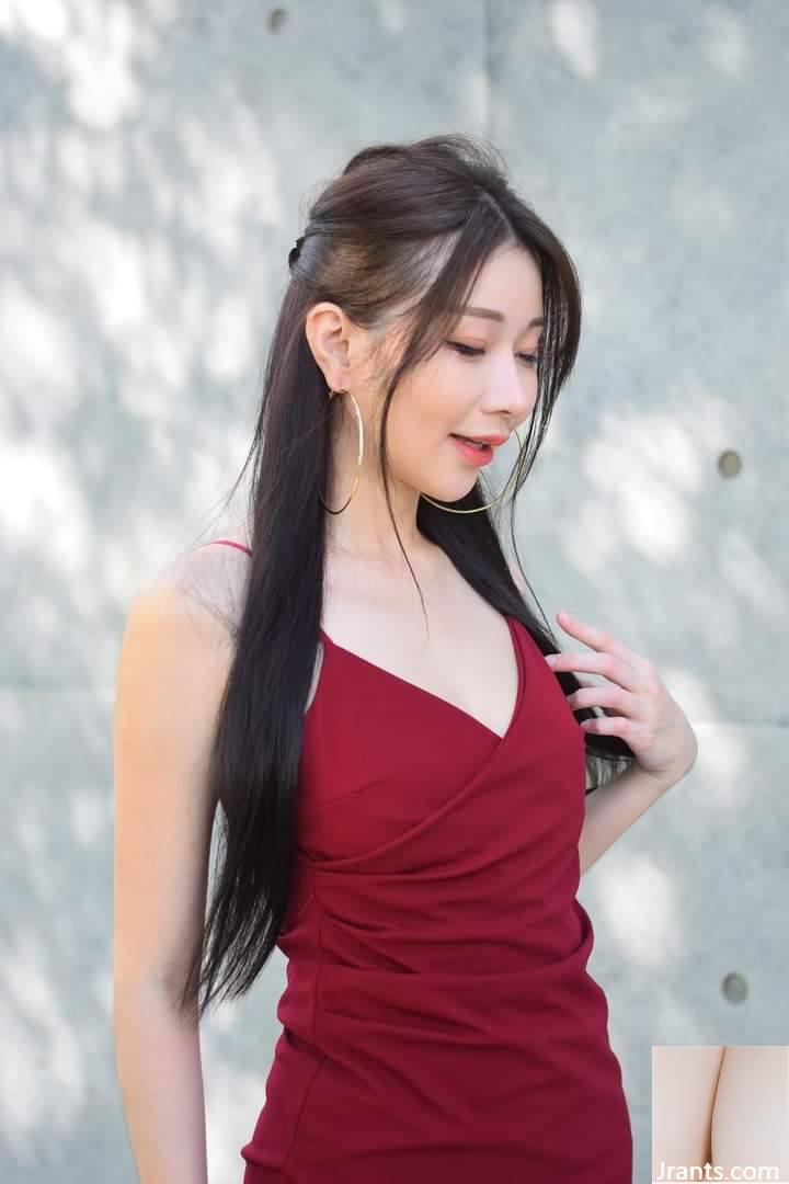 Váy đỏ và tất đen - Ảnh 12