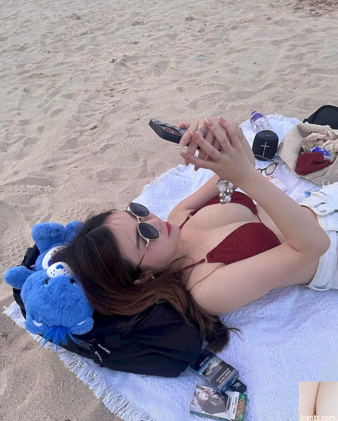 Hạnh phúc là được ngắm biển mà không có việc gì làm (11P)