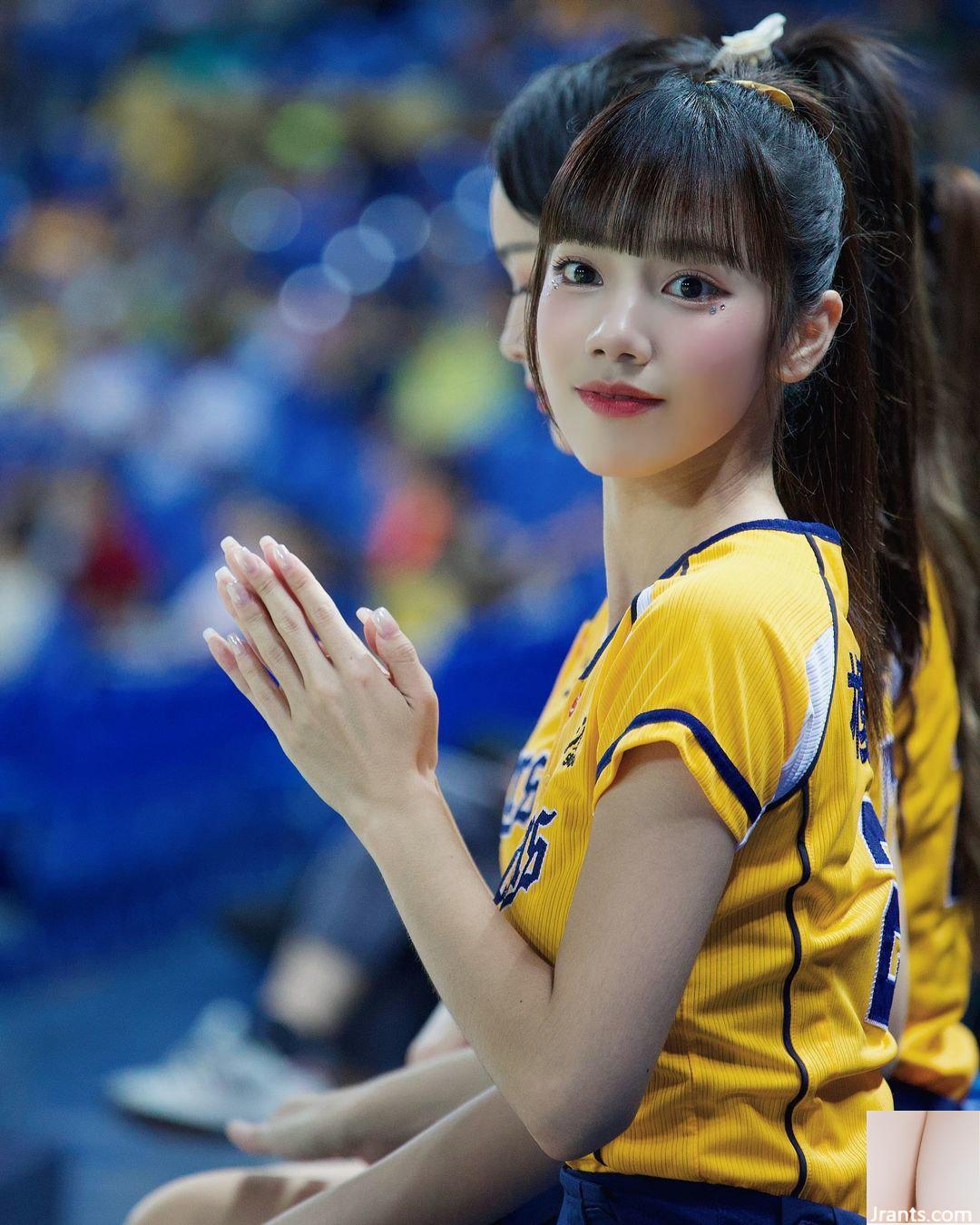 Hot girl “Lin Xialei” có đôi mắt to long lanh và nụ cười rất ngọt ngào (10P)