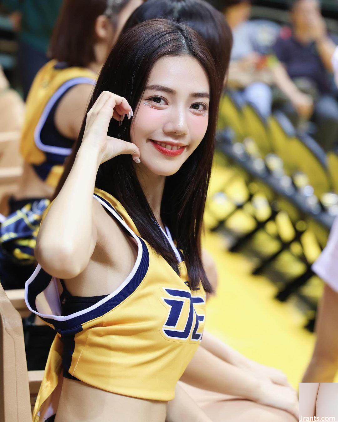 Hot girl “Lin Xialei” có đôi mắt to long lanh và nụ cười rất ngọt ngào (10P) - Ảnh 9