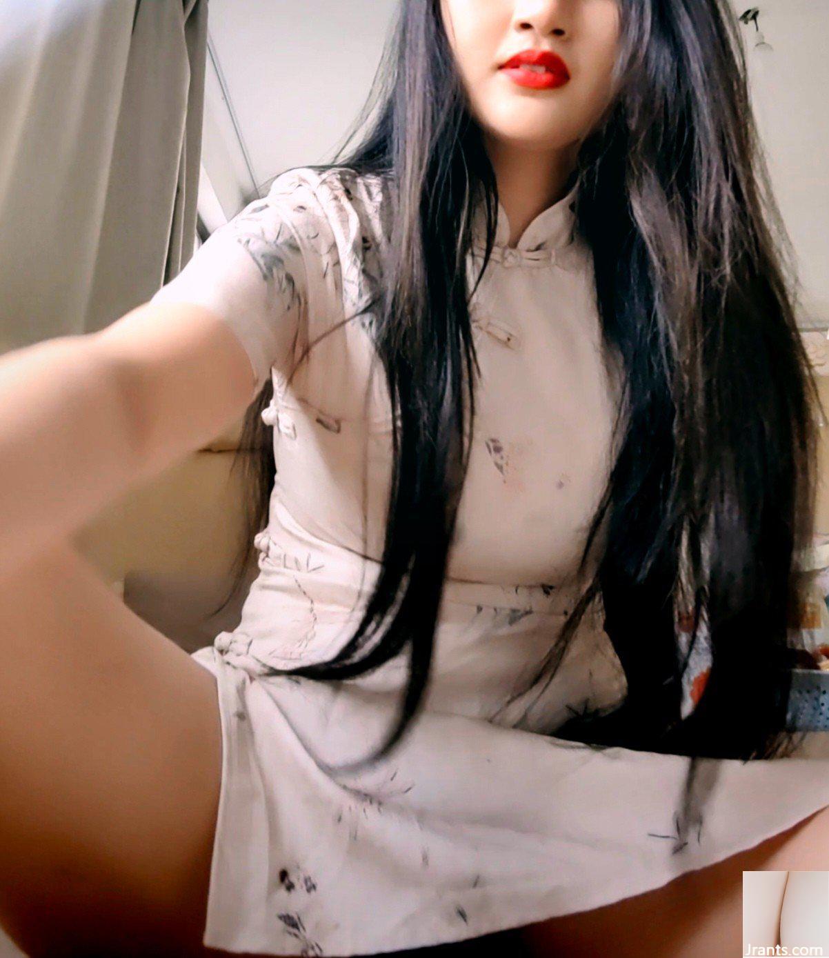 Hãy đến và liếm lồn em gái của bạn, được không? (13P)