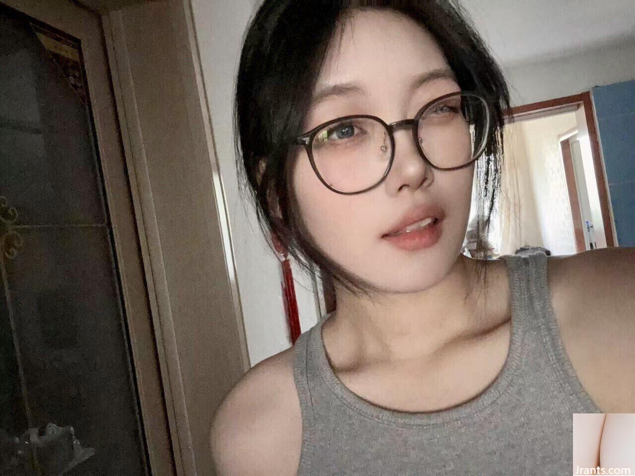 Cô gái đeo kính gợi cảm (14P) - Ảnh 12