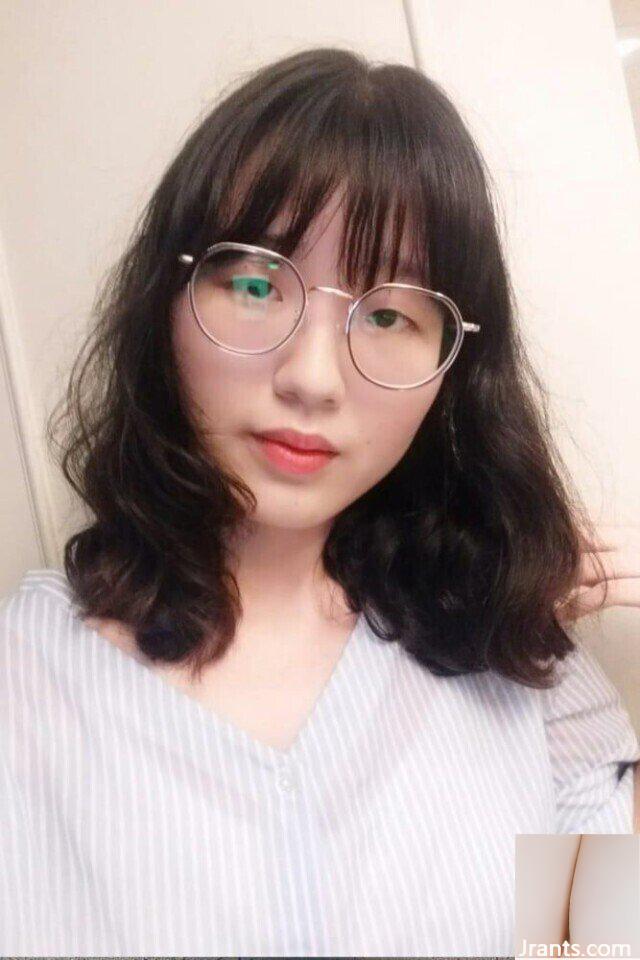 Con khốn trẻ bị hứng tình và cầu xin được fuck(33P) - Ảnh 6