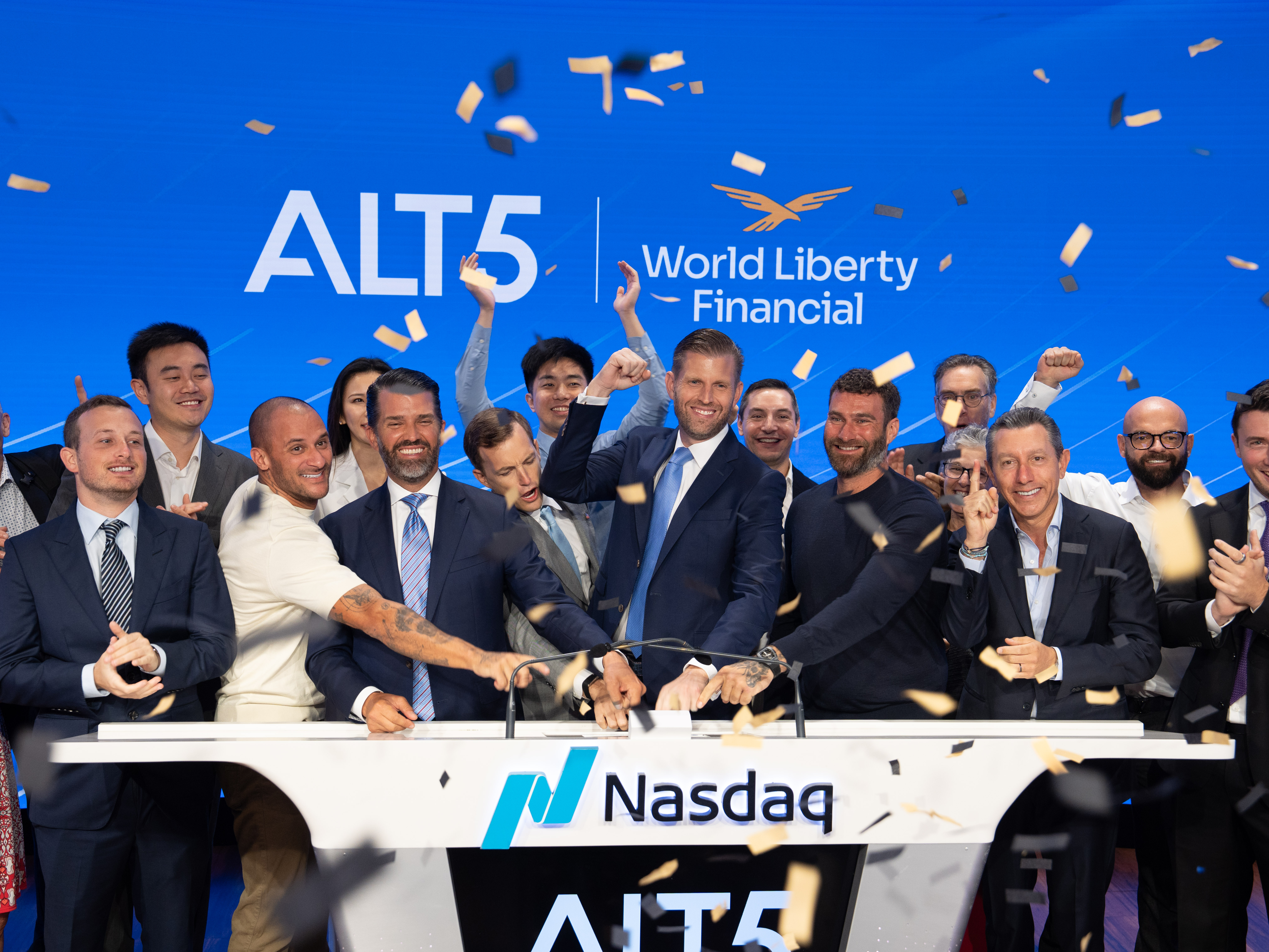 Hỗn loạn tại công ty kho bạc World Liberty: điều tra, sa thải và án rửa tiền