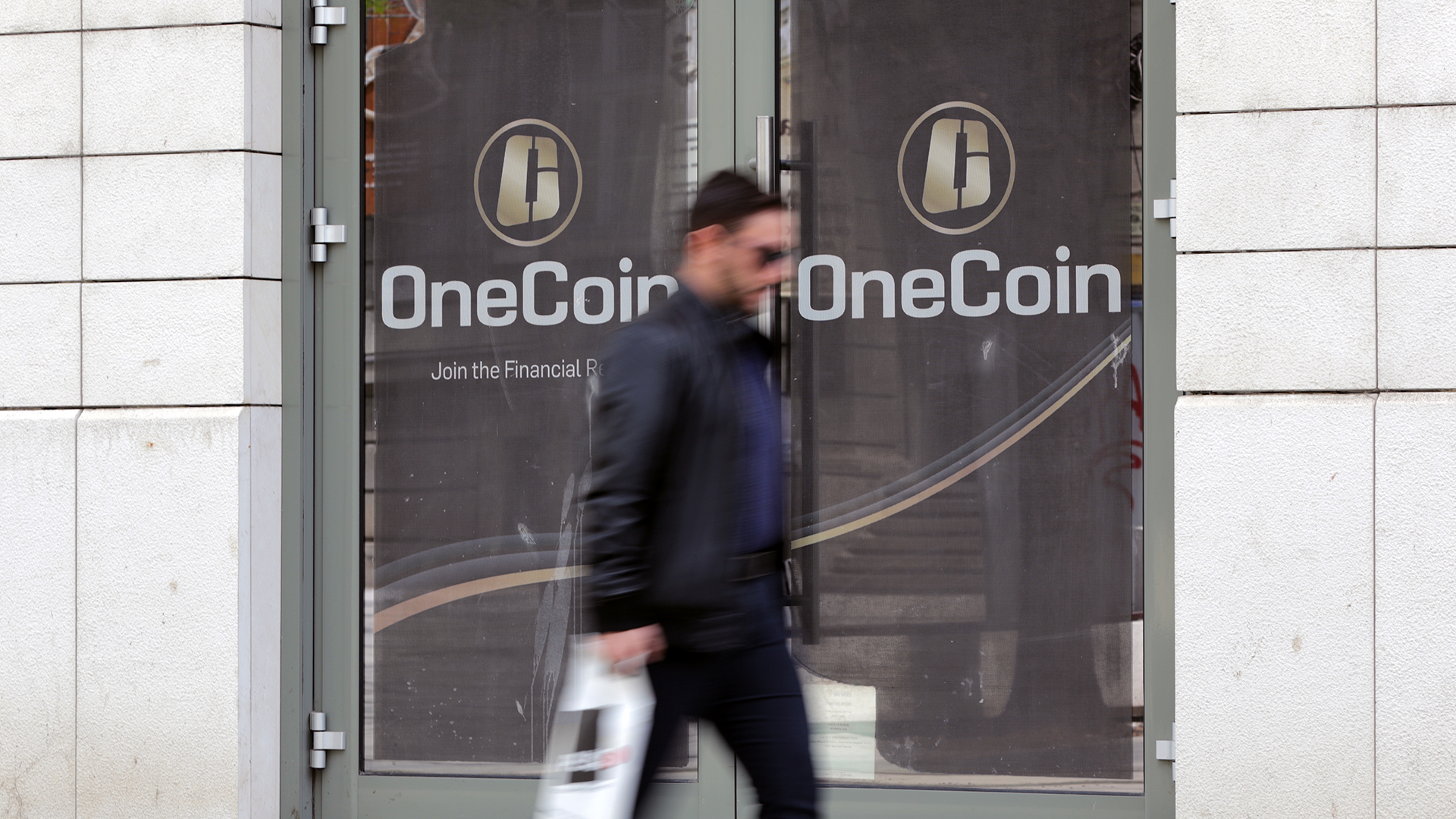 Nước Anh điều tra luật sư có liên quan đến vụ bê bối OneCoin