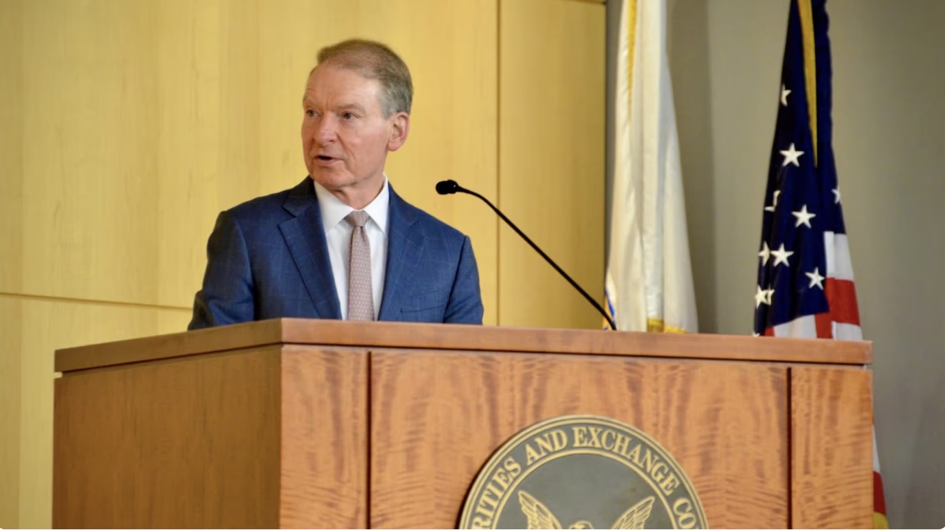 Chủ tịch SEC: Chính sách sai lầm có thể đẩy crypto thành “nhà tù giám sát”