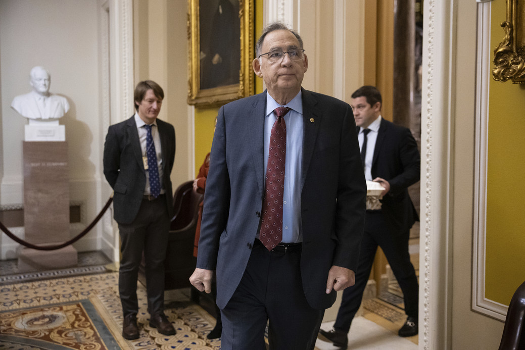 Thượng nghị sĩ Boozman cân nhắc hoãn cuộc bỏ phiếu về quy định quan trọng liên quan đến tiền điện tử