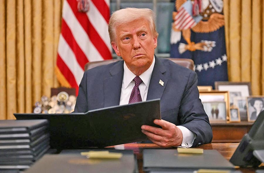 Donal Trump phủ nhận việc biết về khoản đầu tư 500 triệu đô la của hoàng gia Abu Dhabi vào WLFI