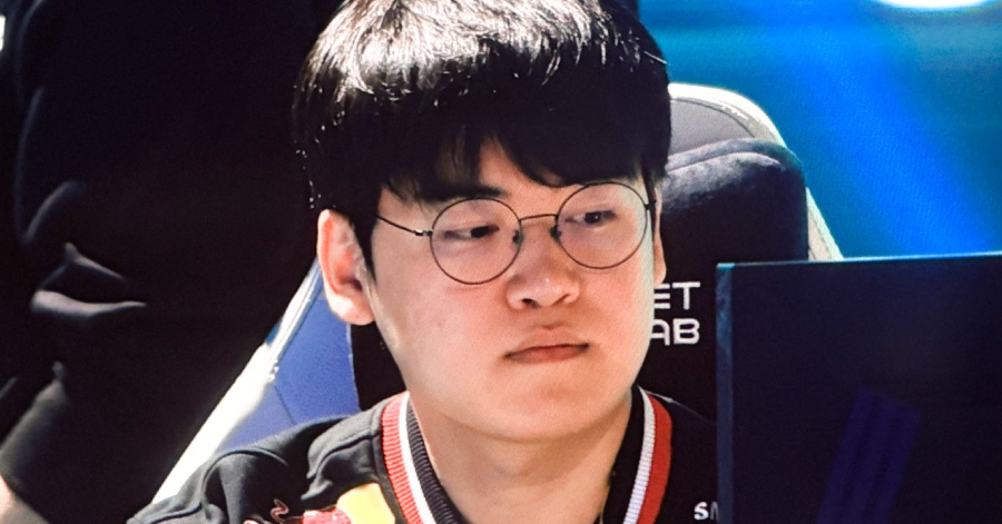 T1 tiến vào Bán kết EWC 2025 nhưng tâm điểm lại là "drama bên lề"