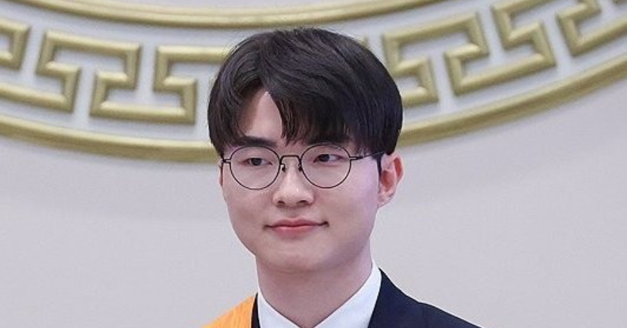 Nhận danh hiệu cao quý nhất cho VĐV, Faker thực sự sánh ngang 2 "quốc bảo" xứ Hàn