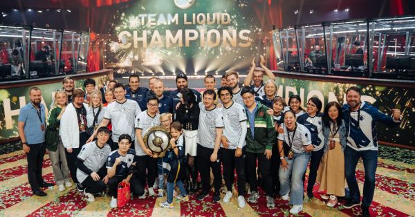 Tuyển thủ gốc Việt vô địch TI 2024 nhưng một hình ảnh sau đó mới gây xúc động