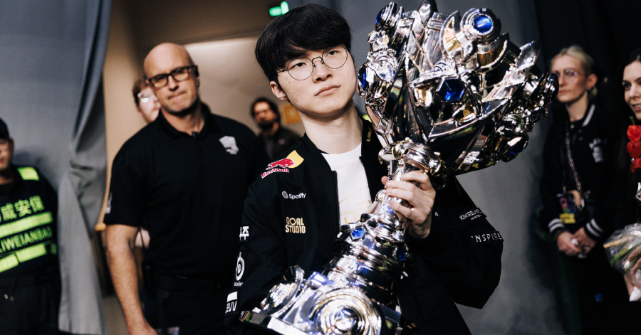 Từng giành vô số danh hiệu nhưng hóa ra Faker cũng vô cùng "tâm linh" khi thi đấu