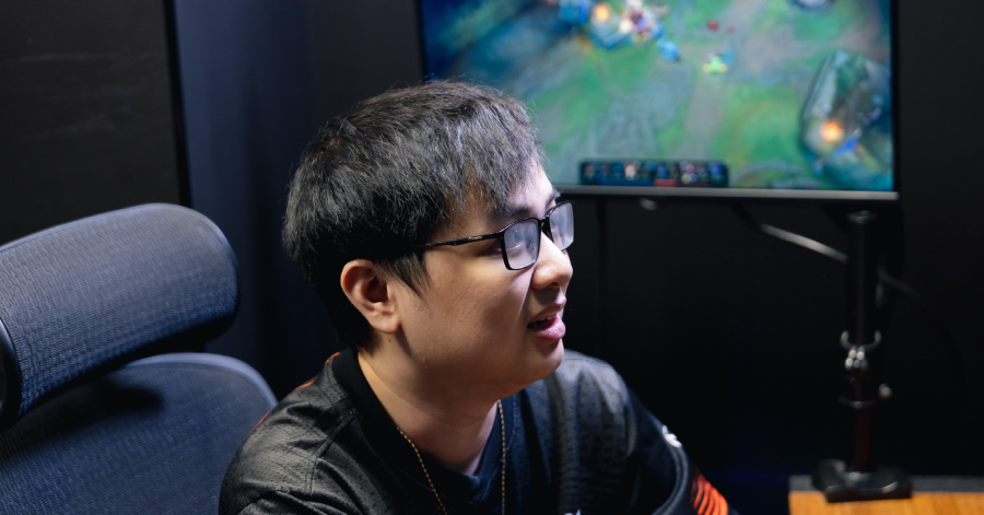 MVK lập cột mốc "đáng xấu hổ" khiến SofM liên tục bị réo tên