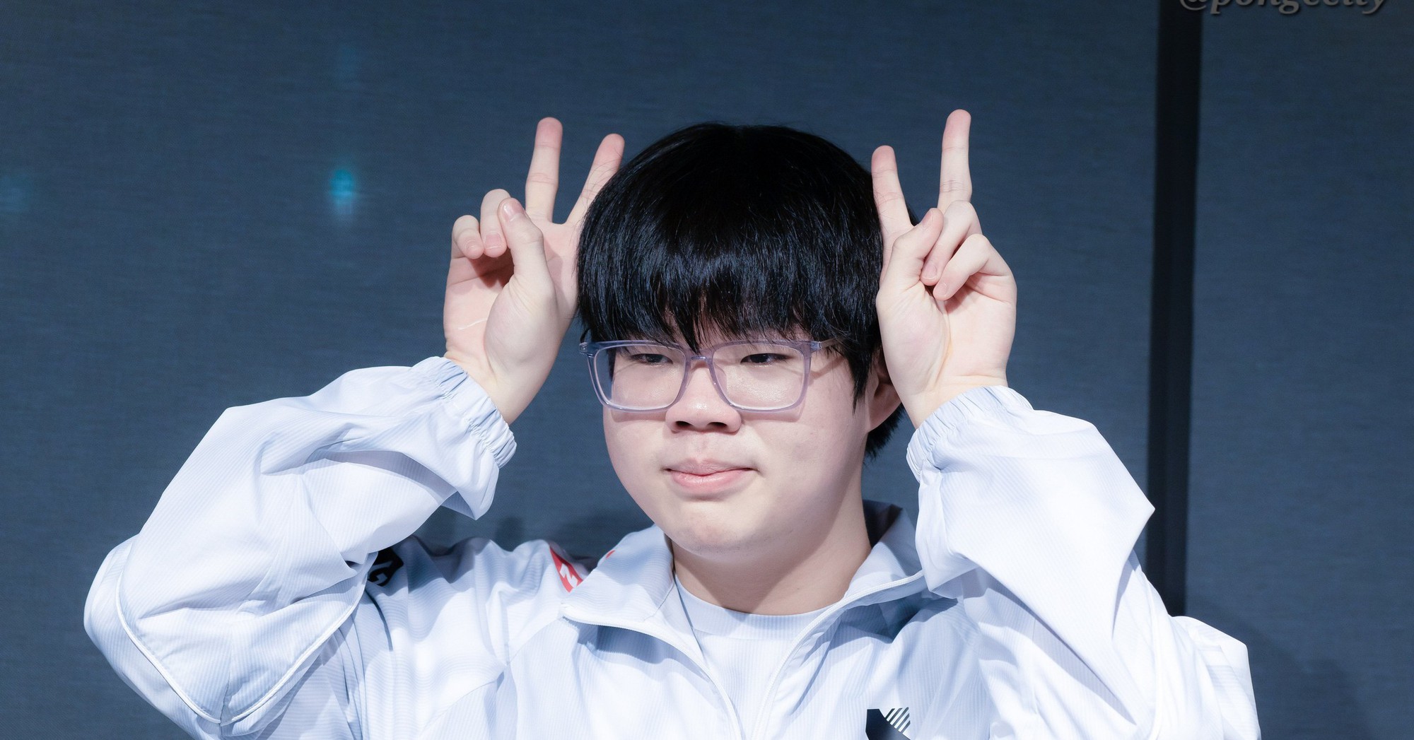 LazyFeel tiếp tục phong độ cao, T1 "nằm không cũng bị vạ lây"