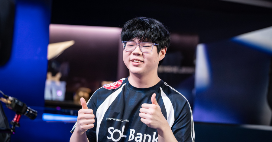 LazyFeel bất ngờ bị công kích bằng từ ngữ nhạy cảm khiến khán giả LMHT Việt bức xúc