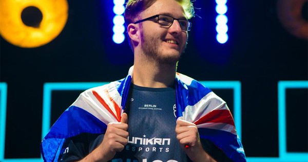 CS:GO - 'Lắm tài nhiều tật' và sự nghiệp đầy chông gai của thần đồng nước Anh Smooya