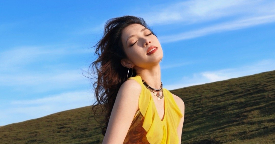 Ngất ngây nhan sắc của "nữ thần LMHT" mới, xuất hiện là "sáng cả sân khấu CKTG"