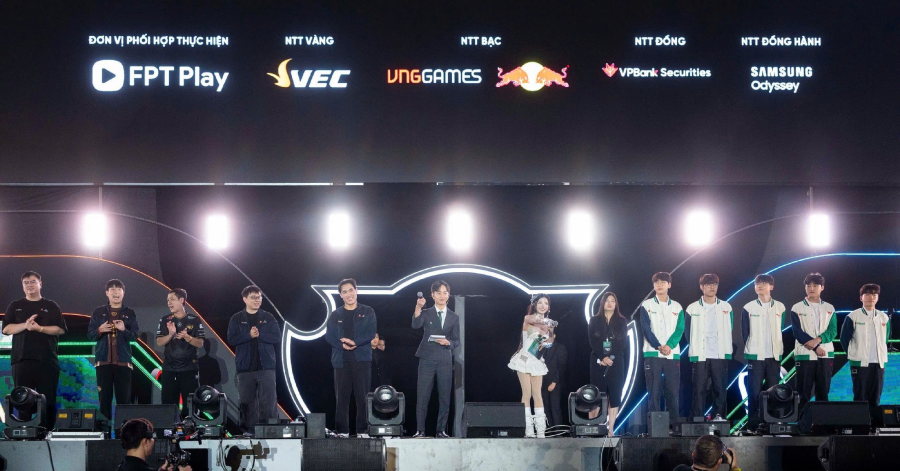 Văn Tùng cũng chính thức lên tiếng về sự kiện fanmeeting T1 ngay sau Thầy Giáo Ba