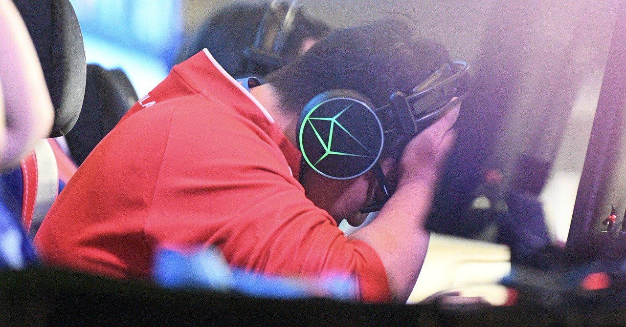 Tuyển thủ Việt Nam gục đầu bật khóc vì vụt mất HCV Audition, "trốn" ra ngoài khóc, 1 tiếng sau lại vô địch mới đỉnh!