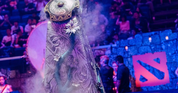 Kể từ sau TI 10, hệ thống DPC của DOTA2 sẽ được tổ chức tương tự với format giải đấu LMHT