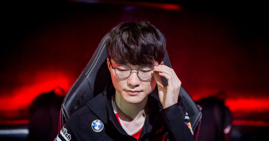 Trước thềm giai đoạn quan trọng, T1 lại "gây chuyện" với fan