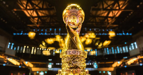 Nhà vua MSI chuẩn bị "bay màu", chỉ còn vấn đề thời gian