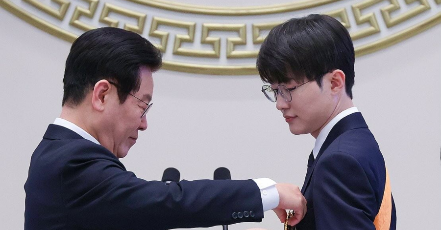 Khán giả soi ra loạt đãi ngộ dành cho Faker nhưng có một nhân vật sẽ phải chịu áp lực cực lớn