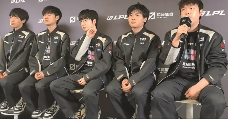 Á quân CKTG có màn "gáy bẩn", chính fan cũng khó chấp nhận