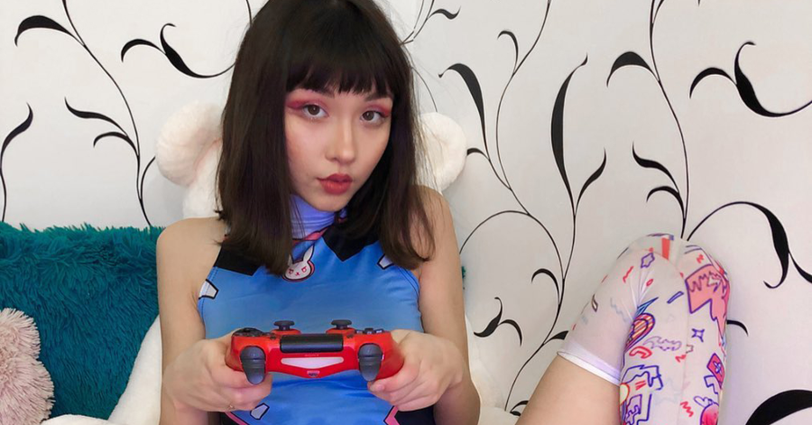 Từng khoe thân "không che" trên sóng, nữ streamer DOTA 2 giờ còn "bạo hơn xưa"