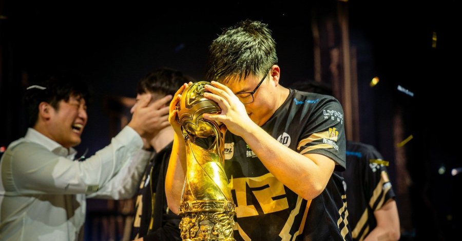 Nghi vấn Riot ngầm khẳng định lựa chọn Hall of Legends của Uzi là thiên vị