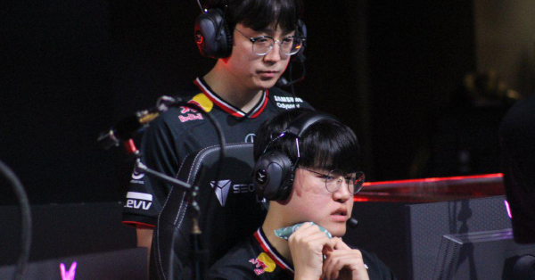 Soi lại trận với Gen.G, fan phát hiện chính BHL T1 cũng mâu thuẫn